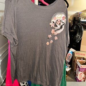 Torrid Classic Fit Gray T-Shirt